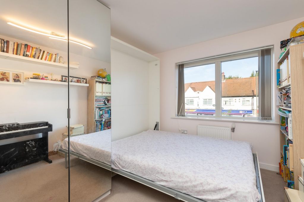 Property photo 3 of 10 Bedroom 1