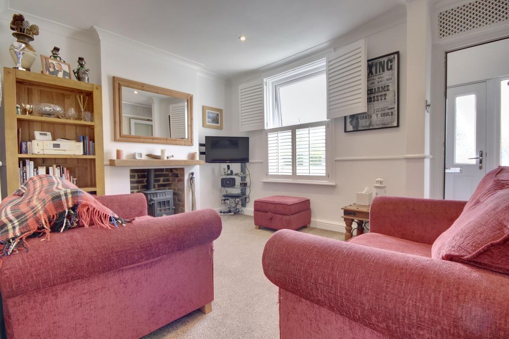 Property photo 2 of 21 W2.Jpg