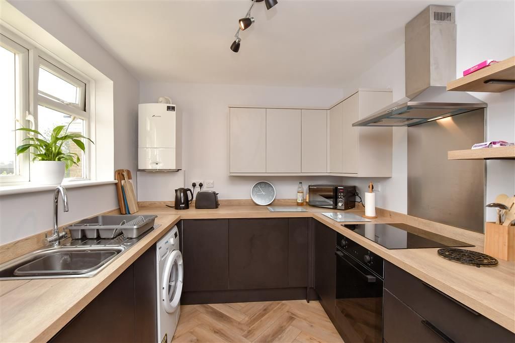 Property photo 2 of 9 Kitchen