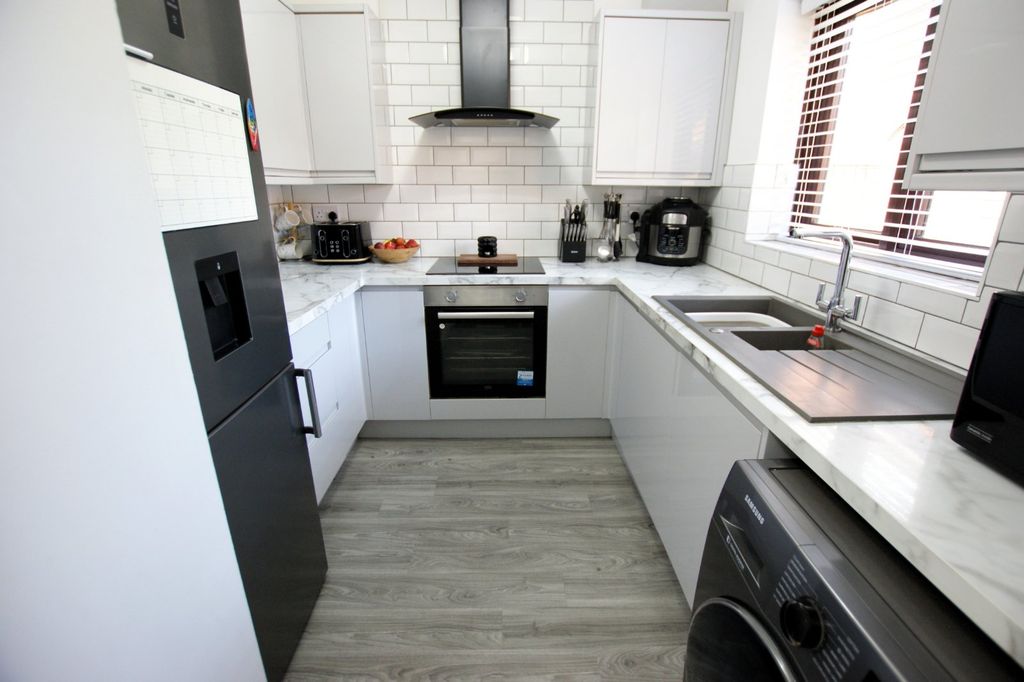 Property photo 3 of 6 Picture No. 04