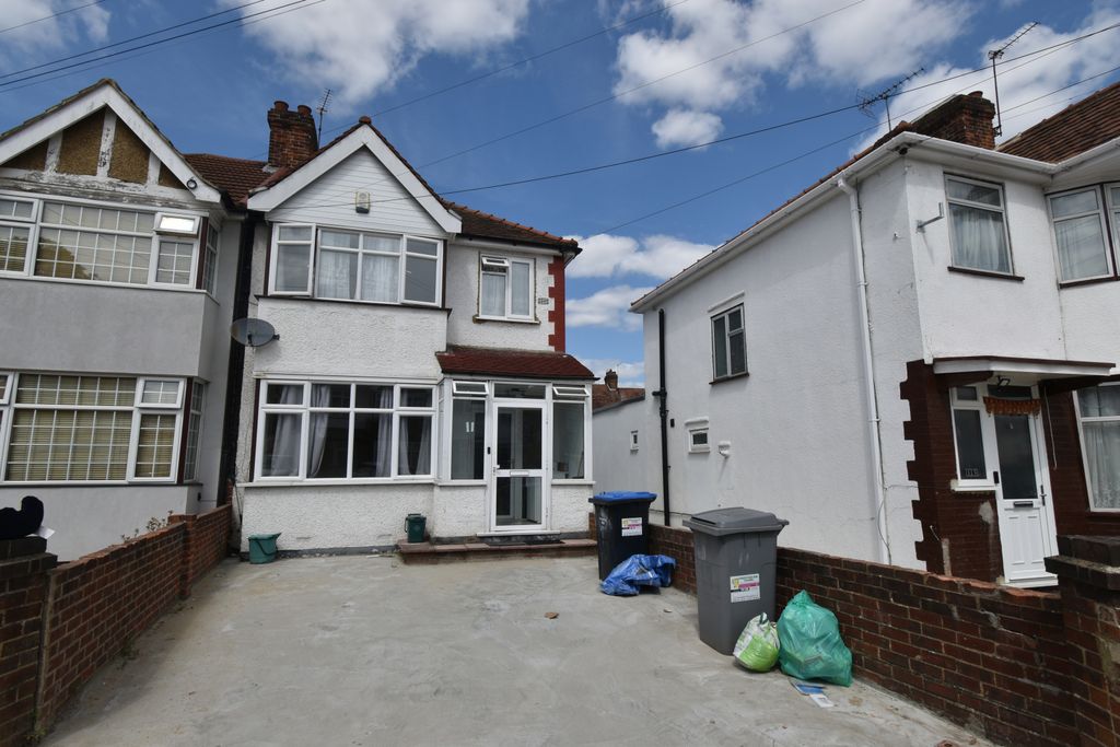 Property photo 1 of 17 Elton Avenue, Wembley Ha0 3EE - For Sale