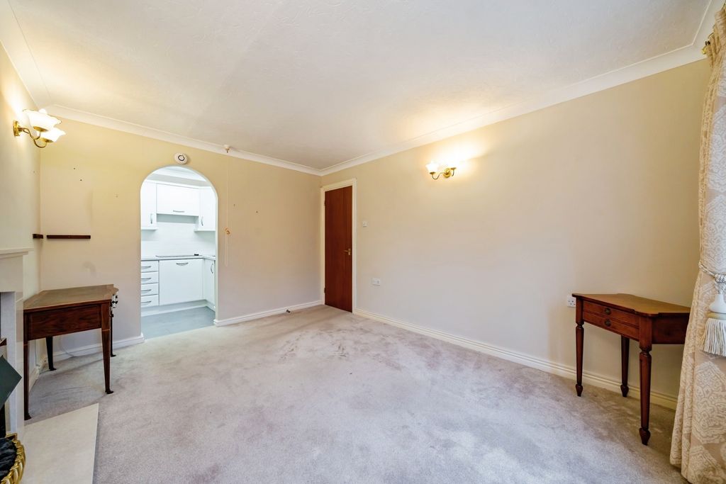 Property photo 3 of 17 Living Room