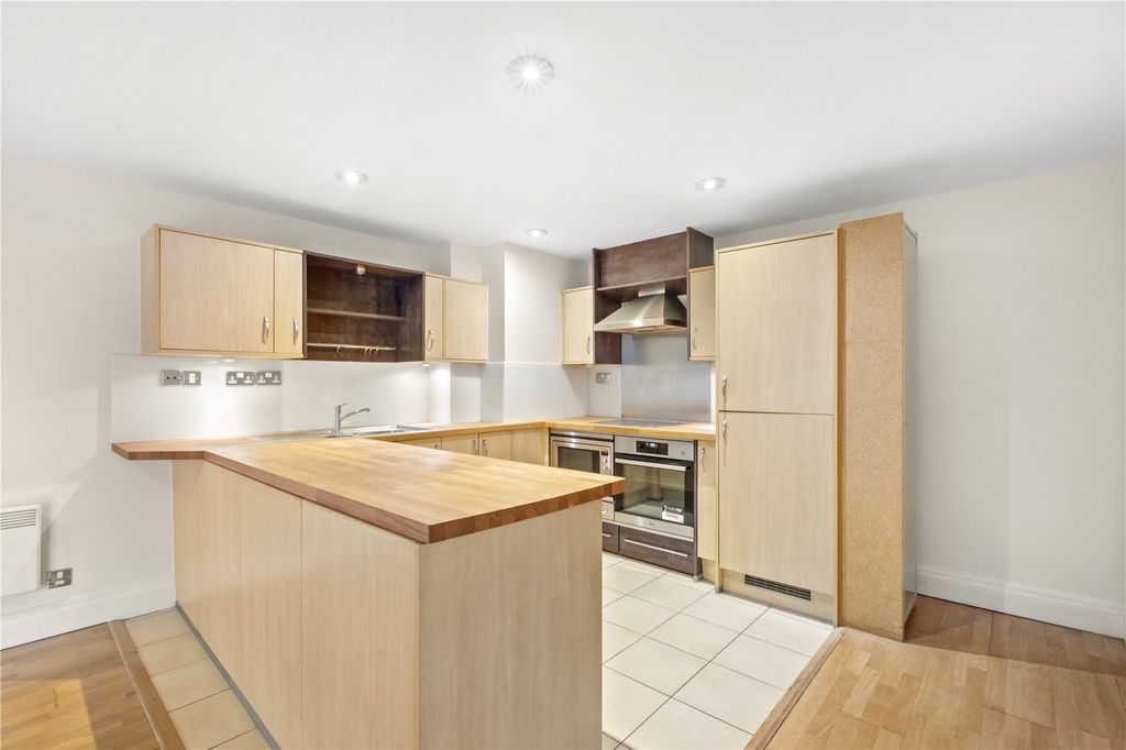 Property photo 3 of 11 Kitchen