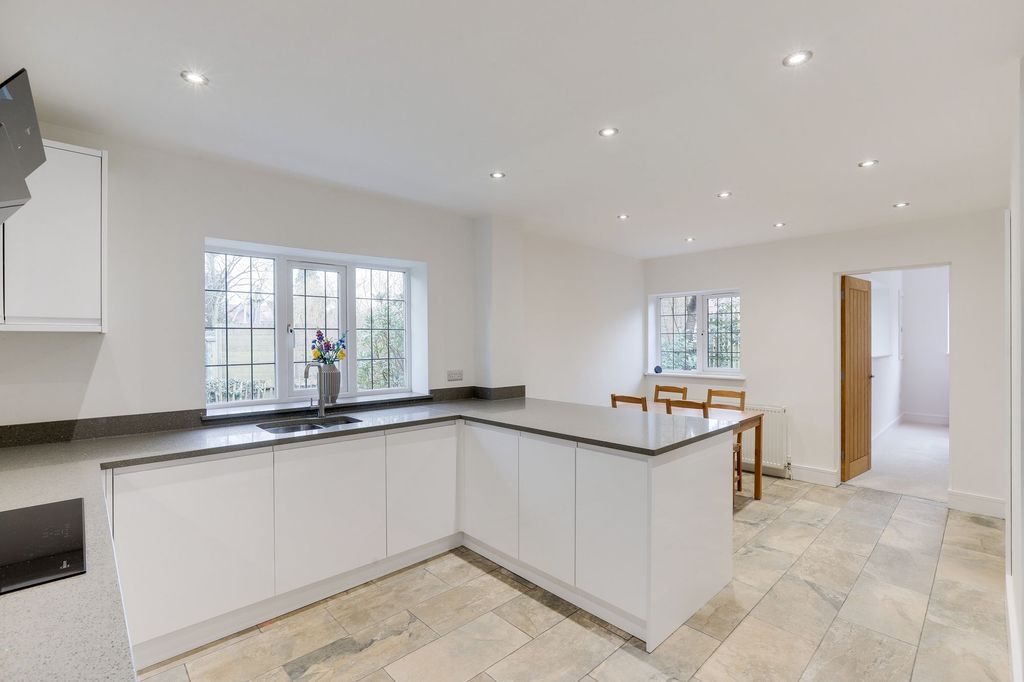 Property photo 2 of 40