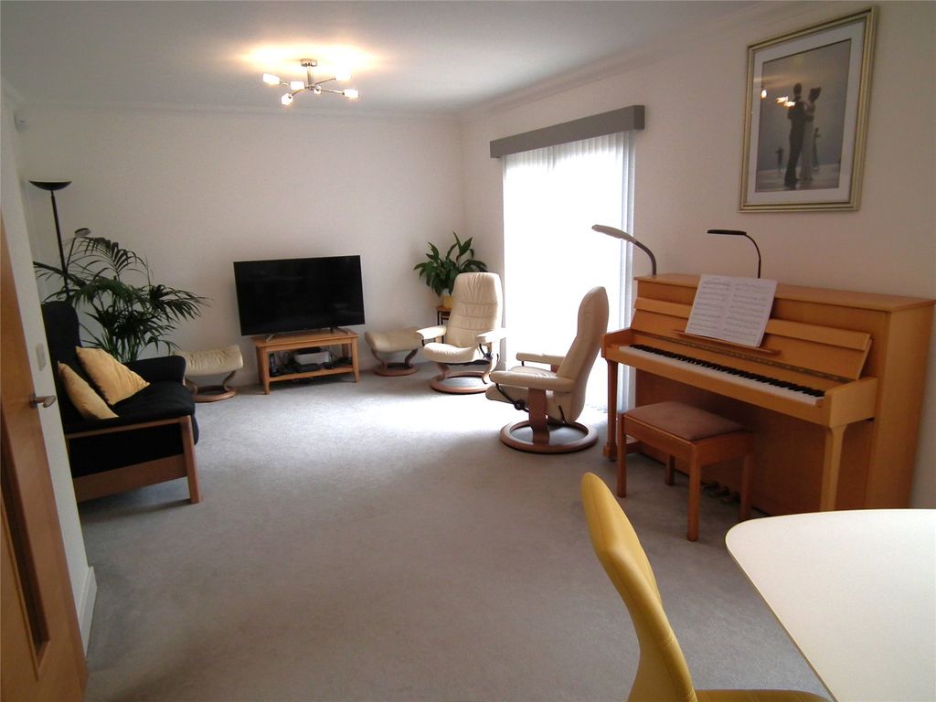 Property photo 2 of 27 Picture No. 77