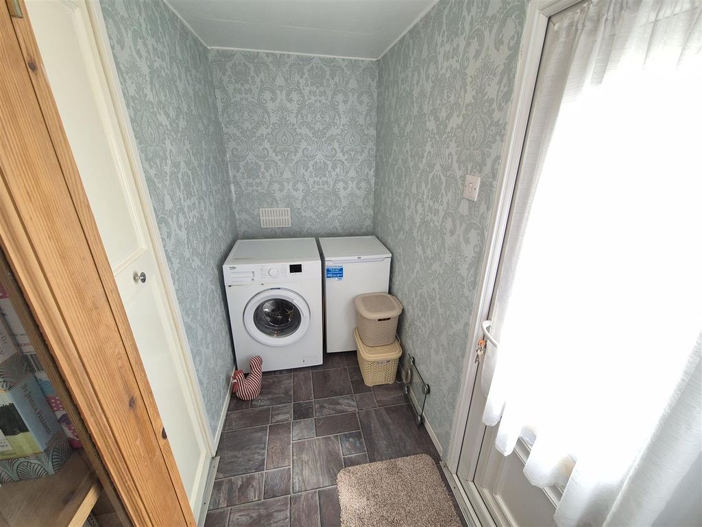Property photo 3 of 14 Entrance Hall/Utility