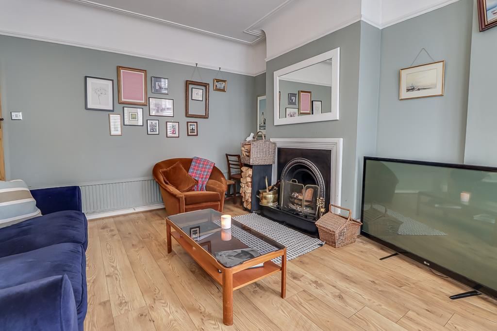 Property photo 3 of 30 Lounge