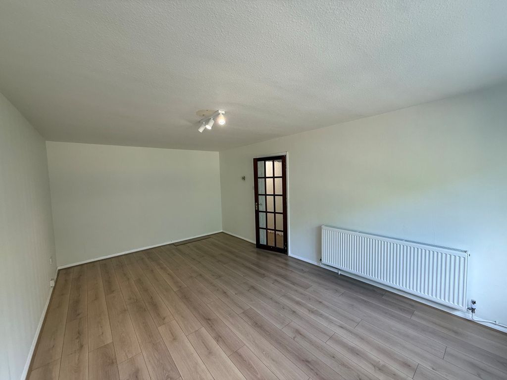 Property photo 1 of 8 Living Room