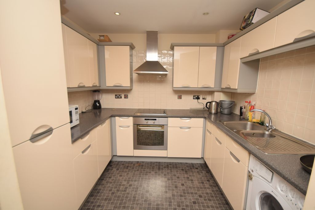 Property photo 2 of 8 Kitchen