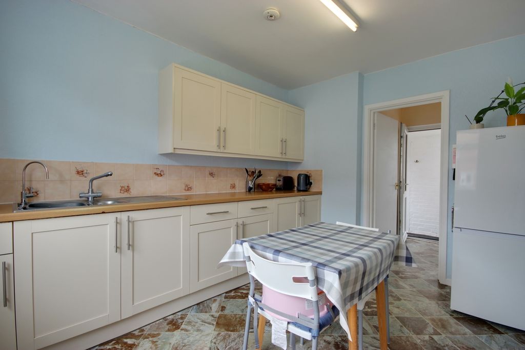 Property photo 3 of 18 1 Kit Din A