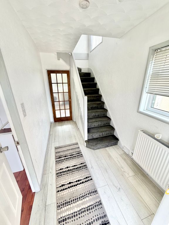 Property photo 2 of 11 Hall