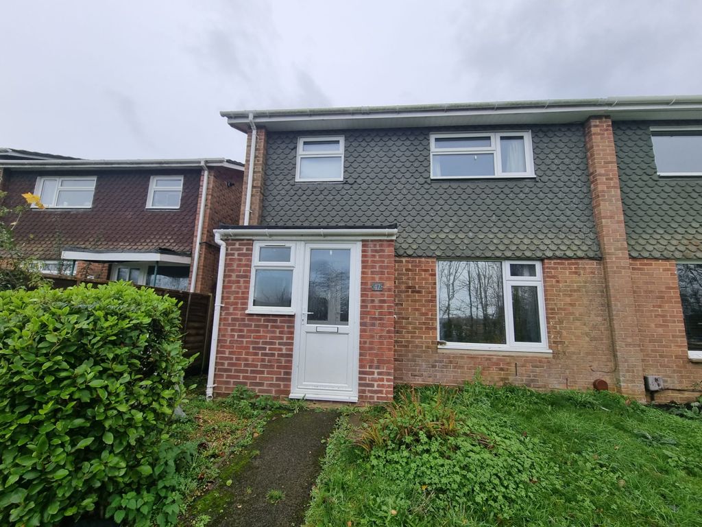 Property photo 1 of 13 A Modern 2.5 Bedroom Unfurnished House In Merley, Close To Popular Schools And The Town Of Wimborne