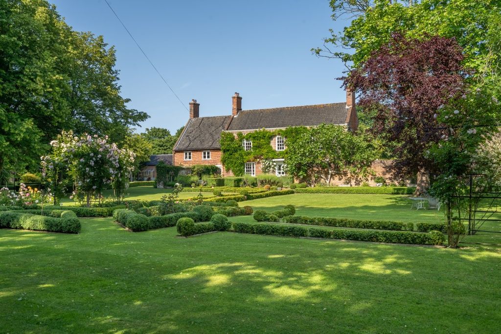 Property photo 1 of 37