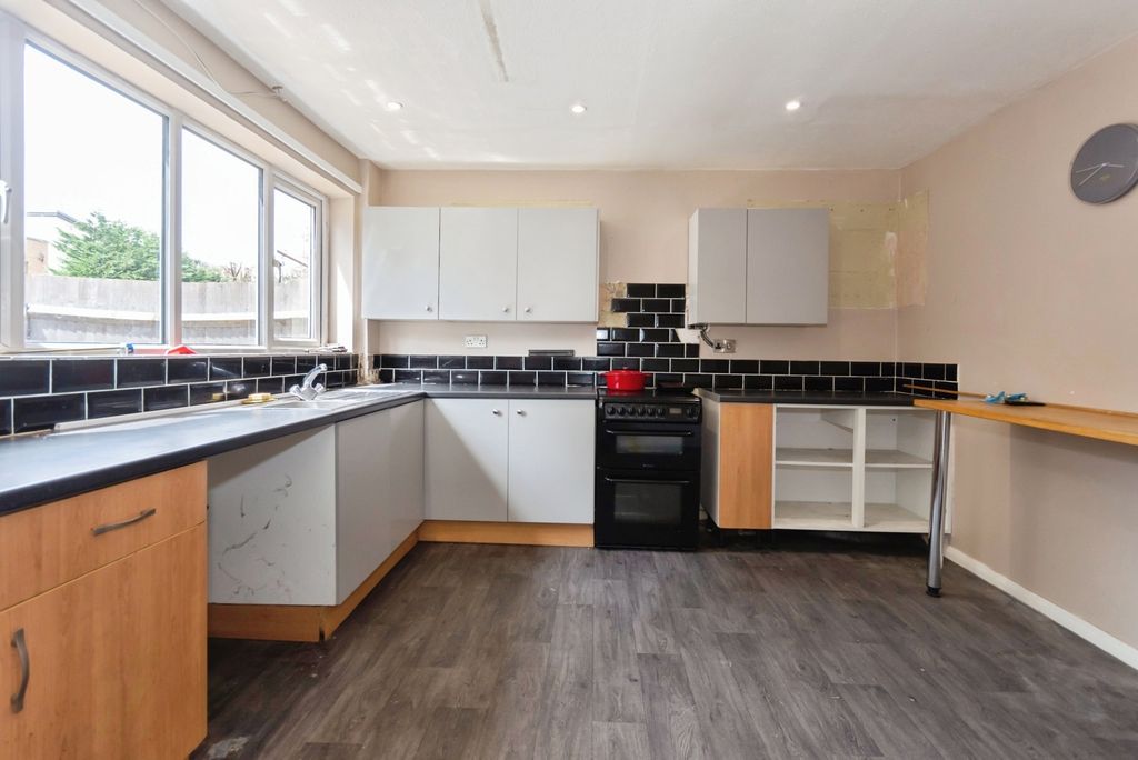 Property photo 2 of 19 Pbox-Img.Jpg