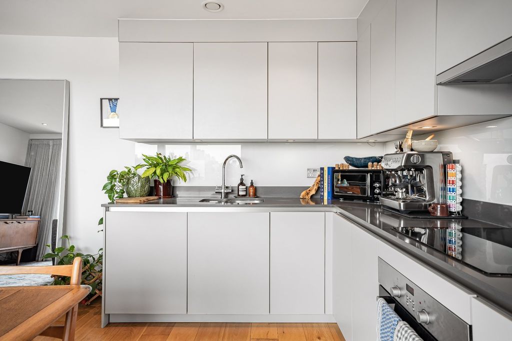 Property photo 3 of 14 Reception/Kitchen