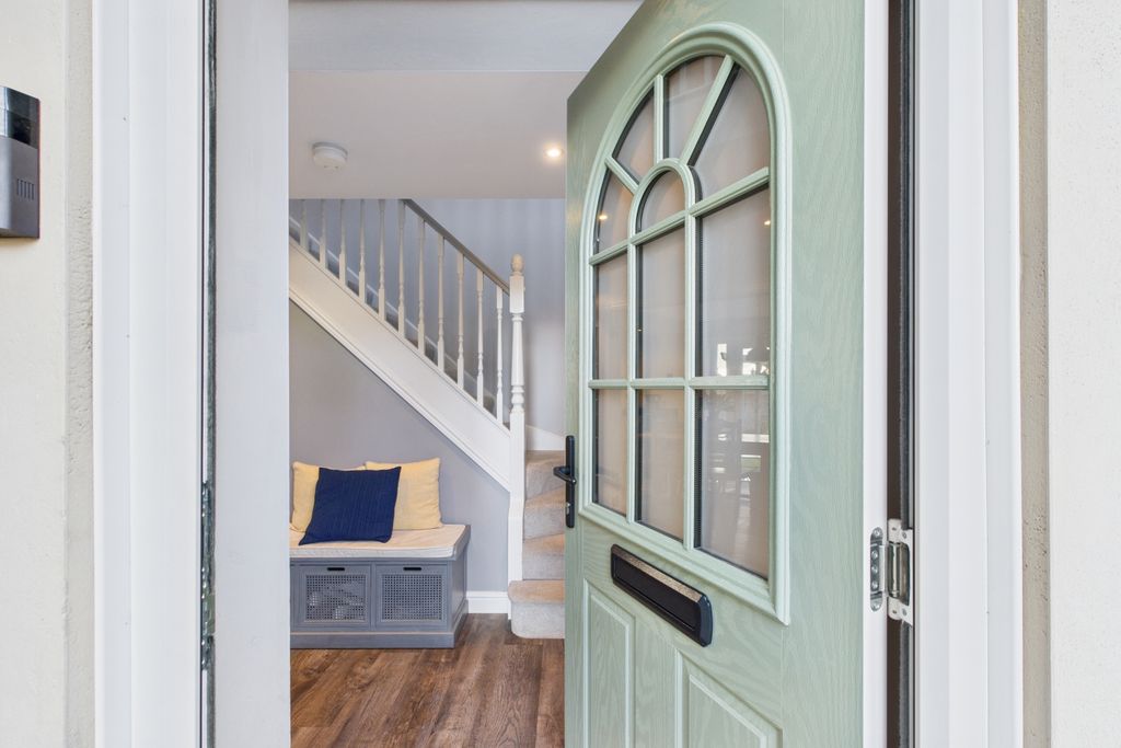 Property photo 2 of 35 Come And Take A Look Inside Millers Close Rippinga