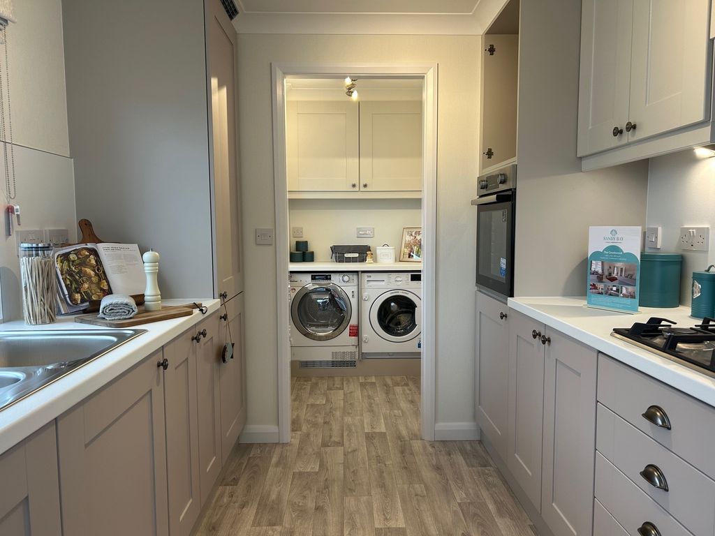 Property photo 2 of 11 Kitchen