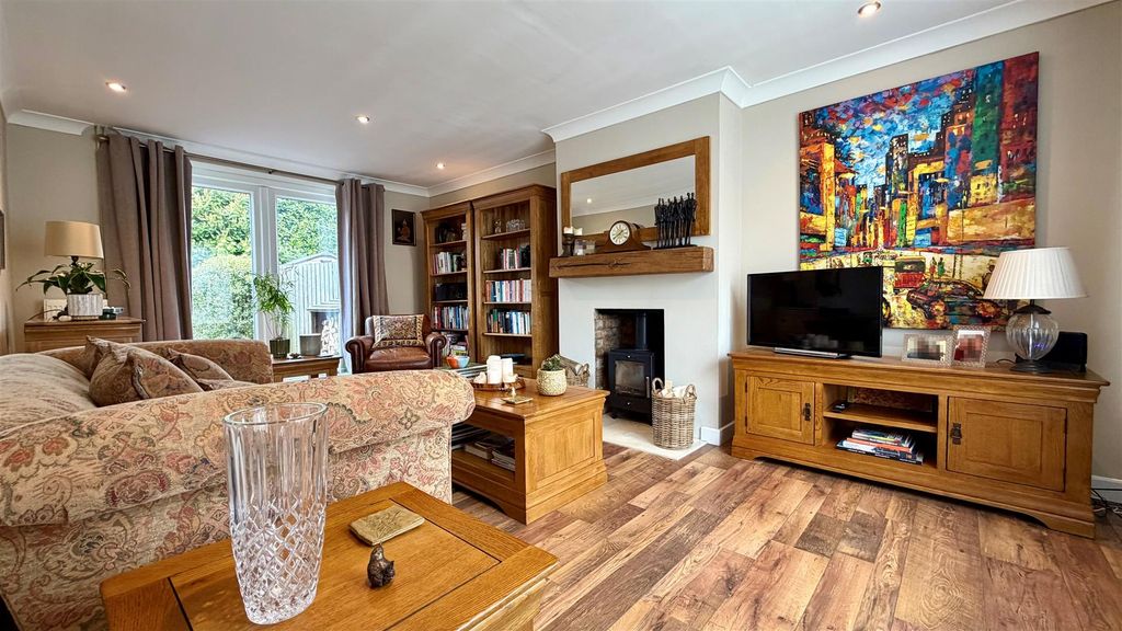 Property photo 2 of 12 Lounge.Jpg