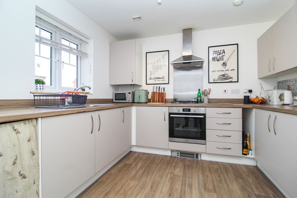Property photo 3 of 13 Kitchen