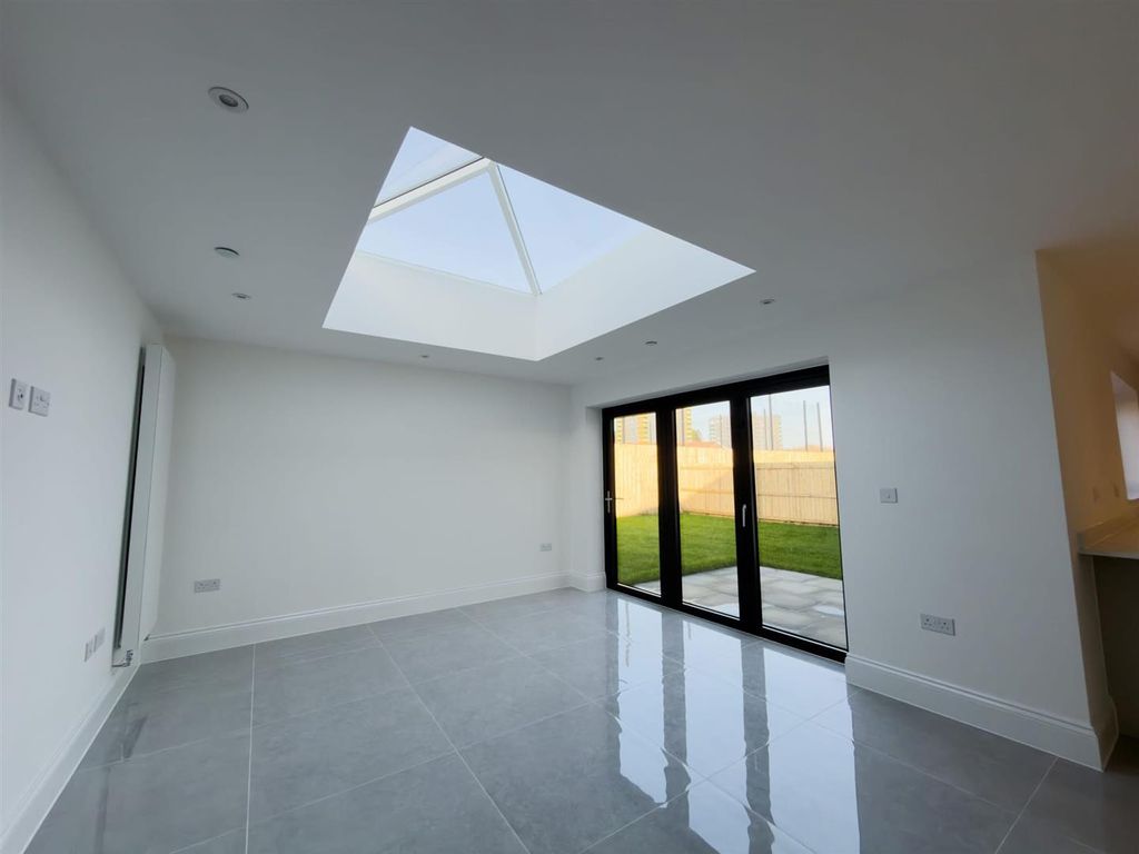 Property photo 3 of 30 Sun Room