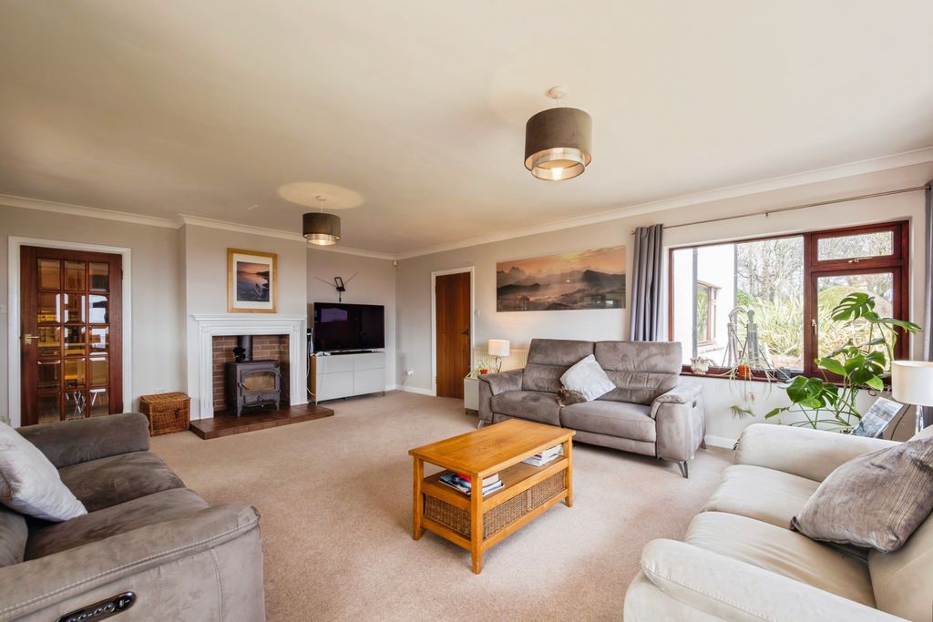 Property photo 3 of 21 Sitting Room