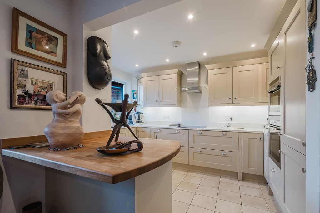 Property photo 3 of 30 Kitchen