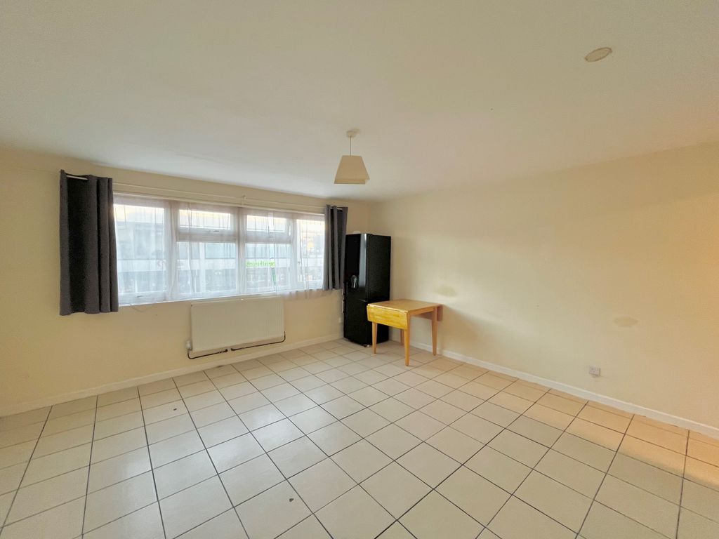 Property photo 1 of 3