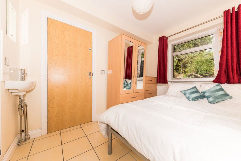 Property photo 3 of 25