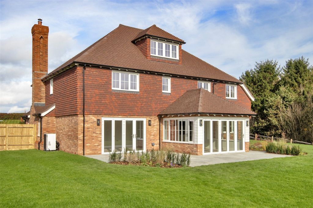 Property photo 3 of 12 Cromwell Rear