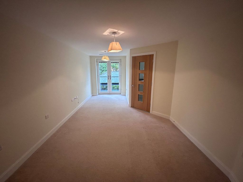 Property photo 3 of 11 Lounge