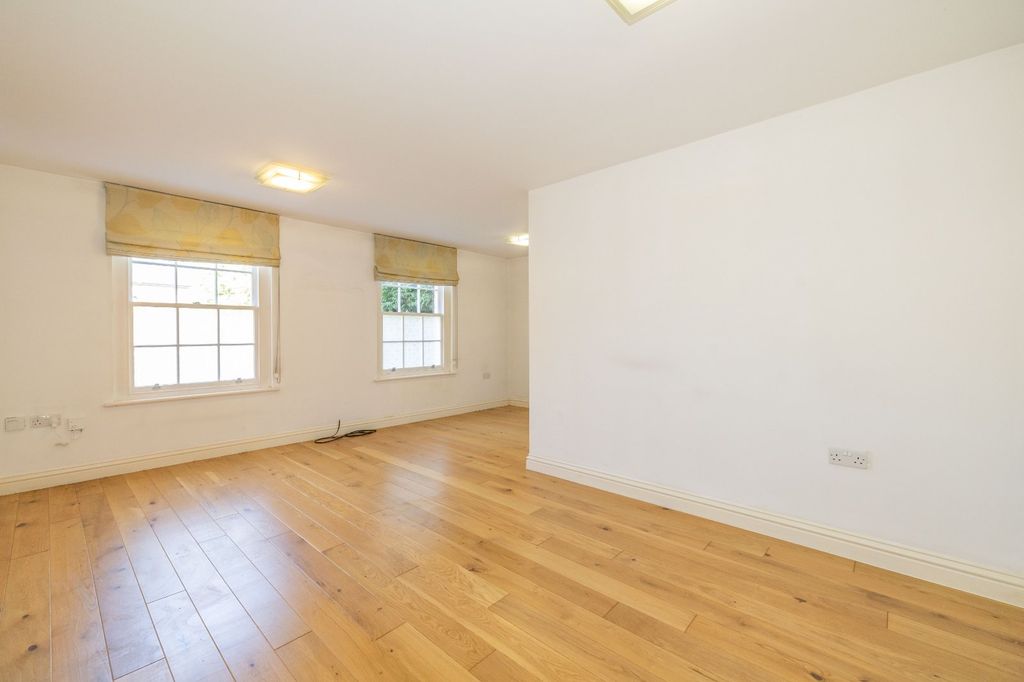 Property photo 2 of 8 Picture 2