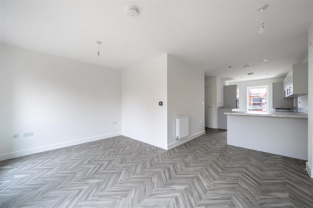 Property photo 3 of 10 1394832-7-694Aa36427d77.Jpg