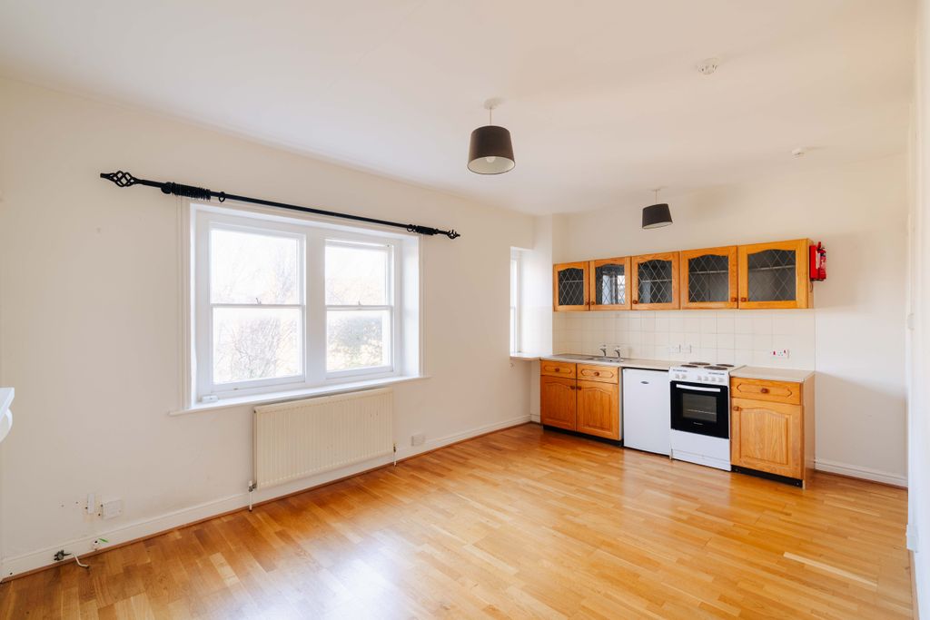 Property photo 3 of 10 1