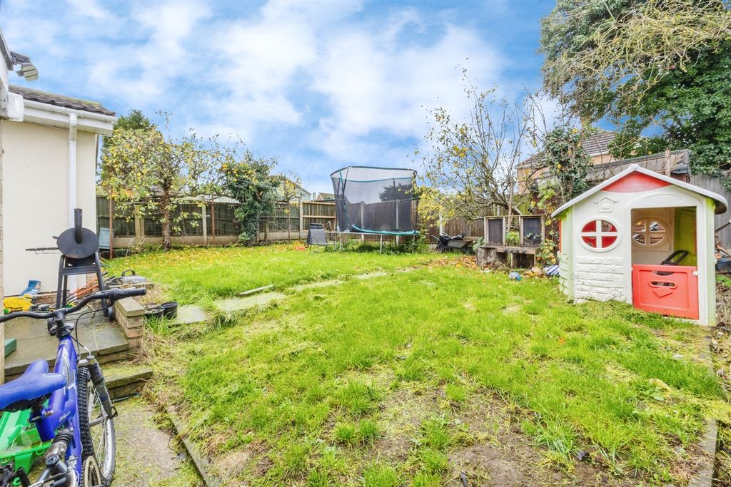 Property photo 2 of 17