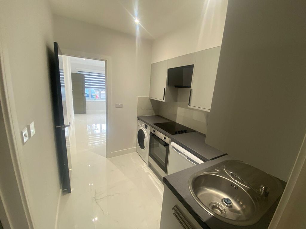 Property photo 3 of 7 Kitchen