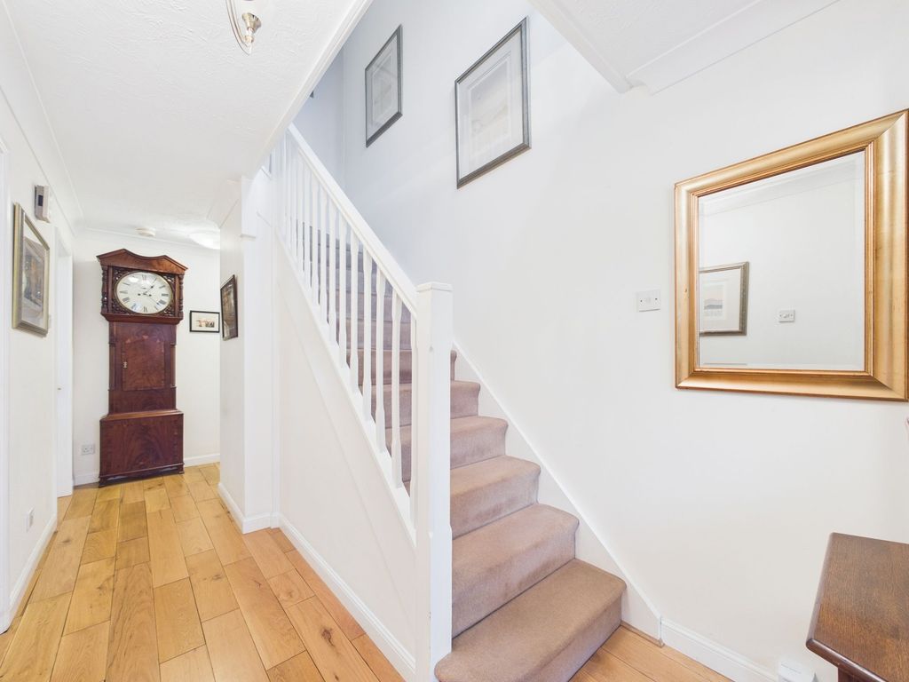 Property photo 3 of 32