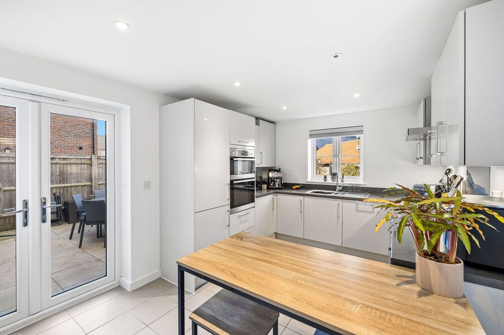 Property photo 3 of 23