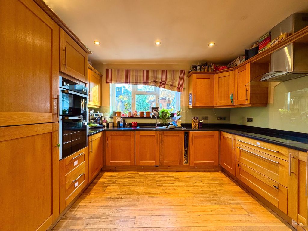 Property photo 3 of 21 Kitchen