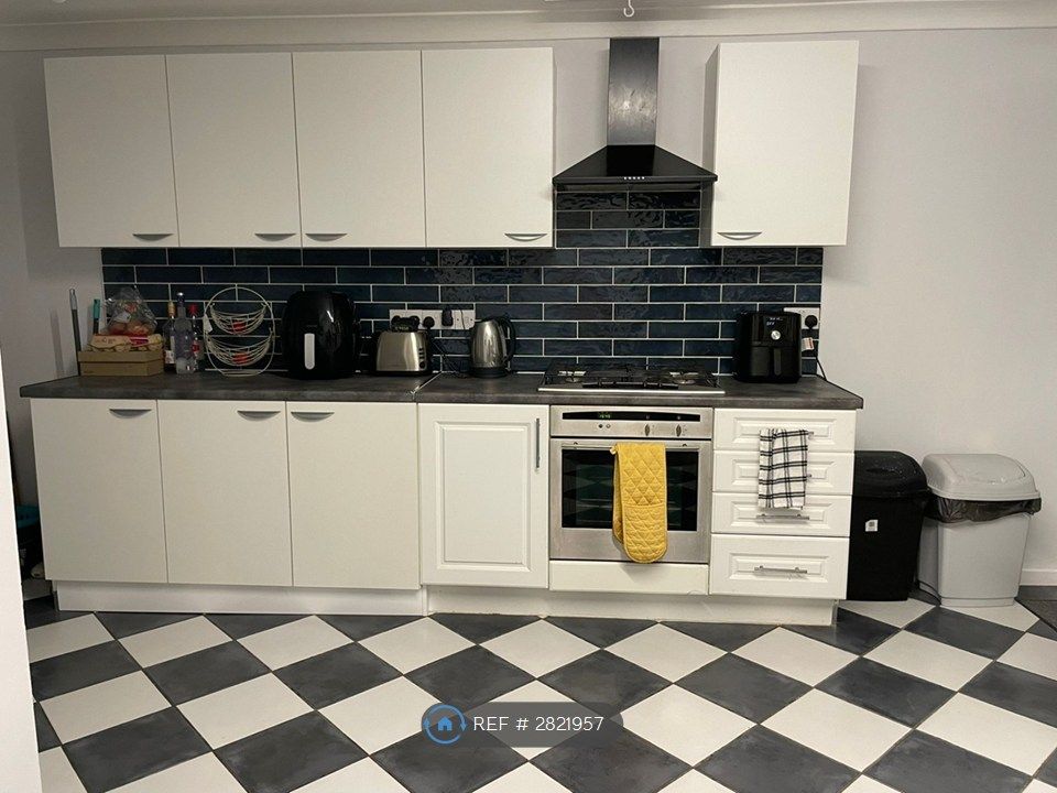 Property photo 1 of 15 Kitchen Cooking Area