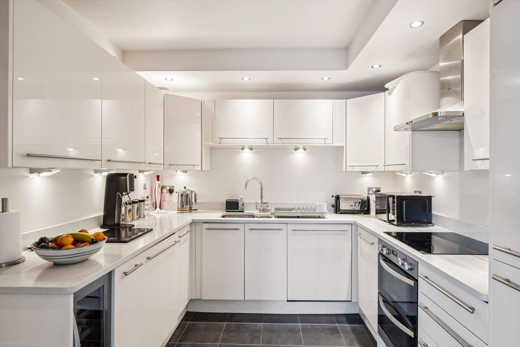 Property photo 2 of 16 Image