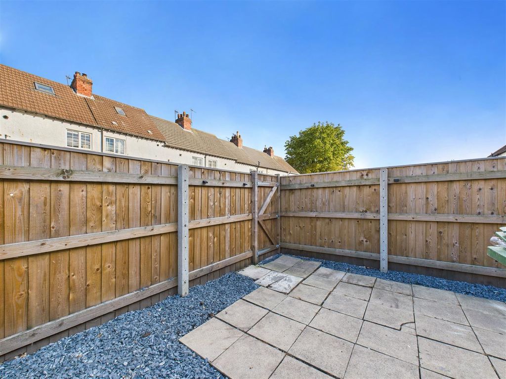 Property photo 3 of 8 Outside