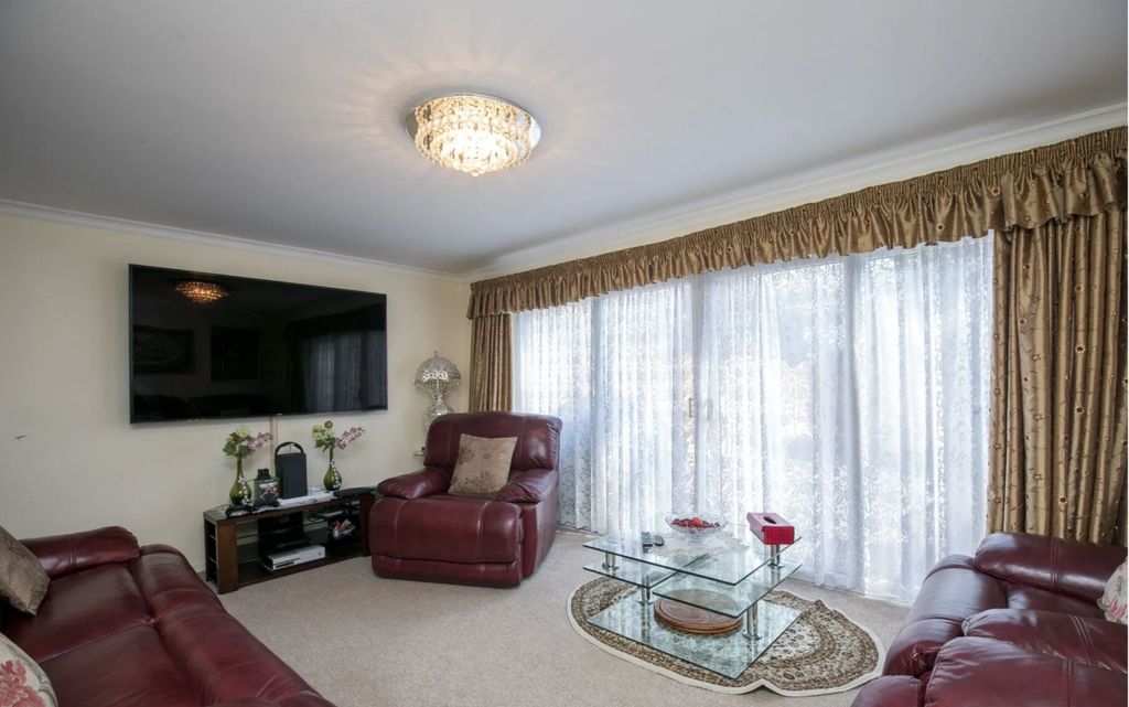 Property photo 2 of 14