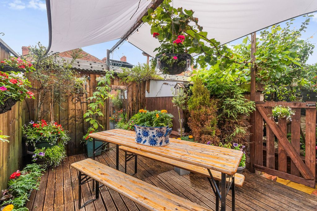 Property photo 2 of 34