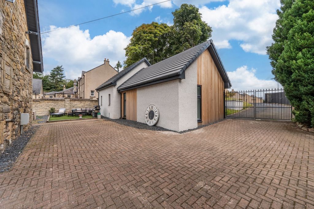Property photo 2 of 47
