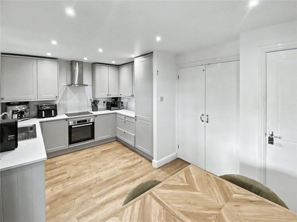 Property photo 2 of 9 Kitchen/Dining Room