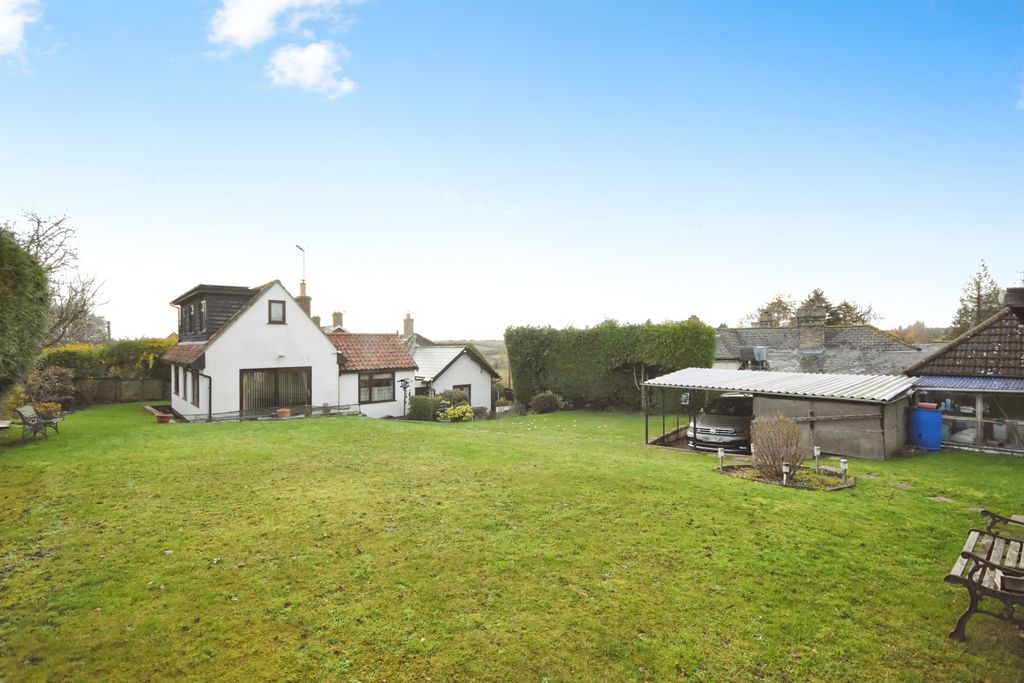 Property photo 2 of 20