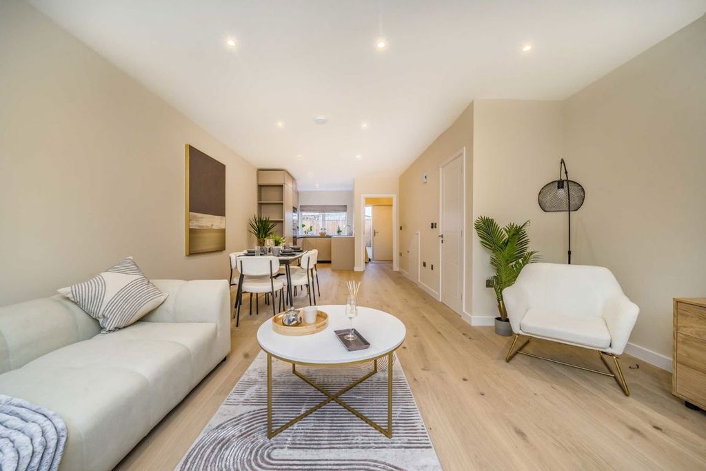 Property photo 2 of 9