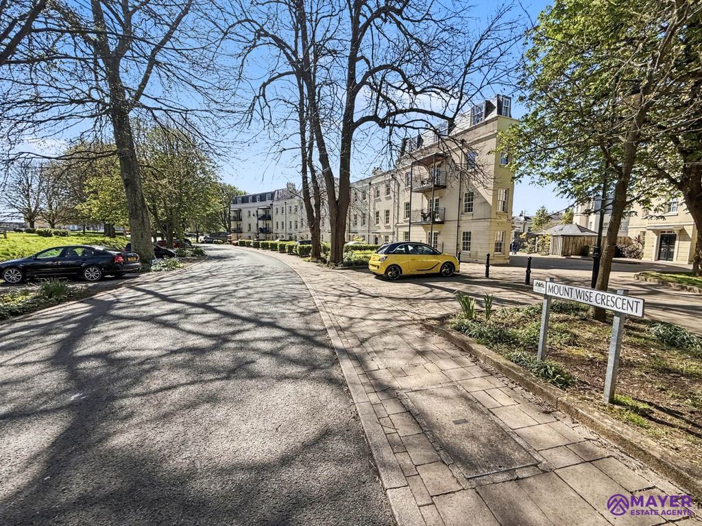 Property photo 2 of 27