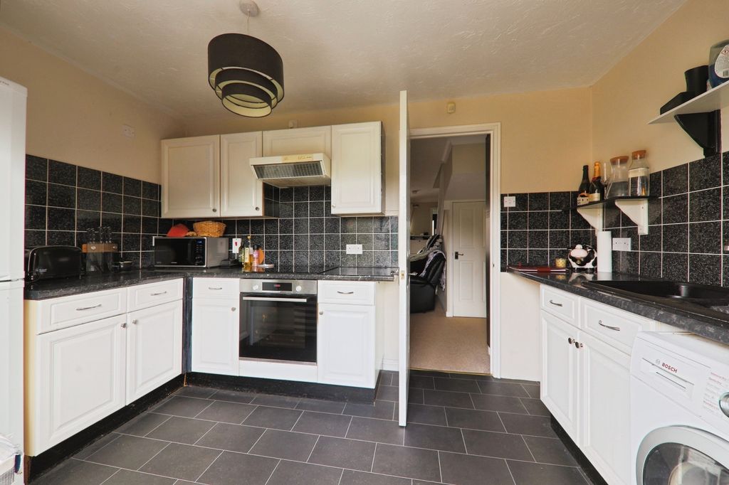 Property photo 2 of 9 4207705