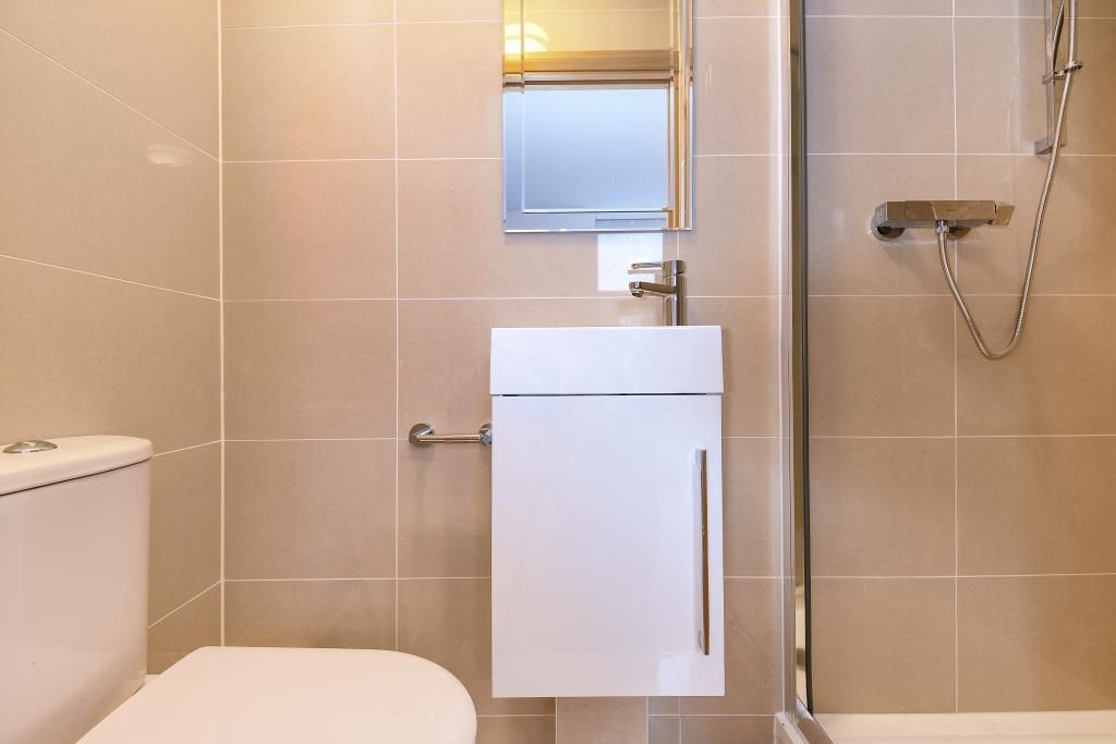 Property photo 3 of 10 Shower
